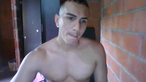 Snapshot of gattitosexy_95 chatting on February 20, 7:30 pm gattitosexy_95 online show from February 20, 7:30 pm