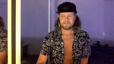 gcsurfer81 online show from March 18, 8:17 am