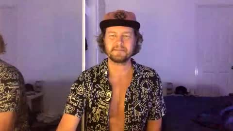 gcsurfer81 online show from April 15, 8:32 am