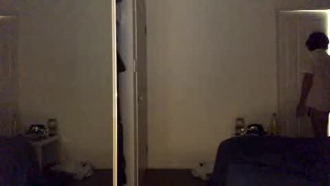 gcsurfer81 online show from April 22, 7:55 am