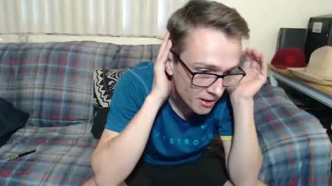 Snapshot of gdanch chatting on January 11, 11:35 pm G online show from January 11, 11:35 pm