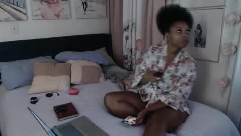 Snapshot of geishapaige chatting on October 20, 10:16 am The Empress online show from October 20, 10:16 am