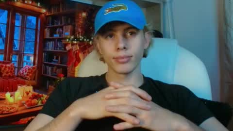 Snapshot of gemdominus chatting on December 16, 5:40 pm Gem Dominus online show from December 16, 5:40 pm