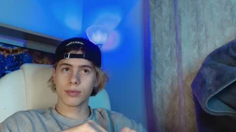 Snapshot of gemdominus chatting on December 18, 11:55 pm Gem Dominus online show from December 18, 11:55 pm