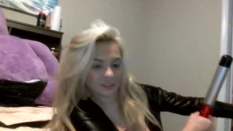 Snapshot of geminincapricorn96 chatting on December 14, 3:34 am geminincapricorn96 online show from December 14, 3:34 am