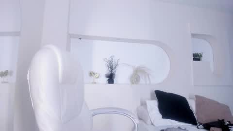 geminis muentes online show from December 1, 11:59 am