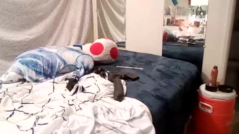 Lenzy LaCanada online show from January 2, 9:00 am