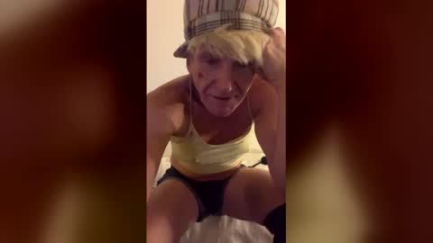 Lenzy LaCanada online show from December 3, 10:35 am