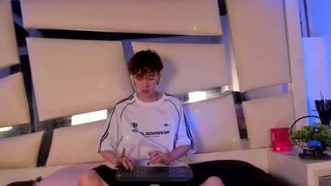 genesis_js online show from November 21, 4:55 am