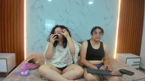 genesis_y_moon online show from July 24, 11:41 am