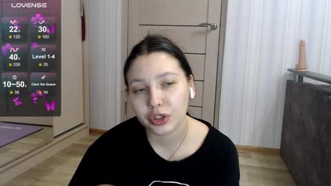 genev__ievee online show from April 3, 5:22 pm