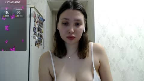 Snapshot of genev__ievee chatting on May 4, 6:26 pm genev__ievee online show from May 4, 6:26 pm