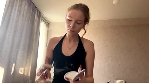 Snapshot of geneviveseay chatting on September 11, 8:47 am Emmi online show from September 11, 8:47 am