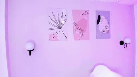 Snapshot of gennesis_love chatting on December 6, 1:40 am Sofia online show from December 6, 1:40 am