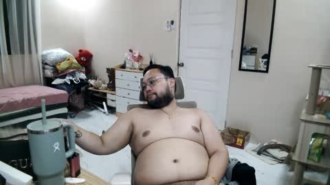 Snapshot of geohgreat chatting on October 29, 12:02 am ChubbyG online show from October 29, 12:02 am