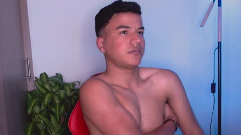 Snapshot of george_cams1 chatting on December 30, 12:22 am Jorge online show from December 30, 12:22 am