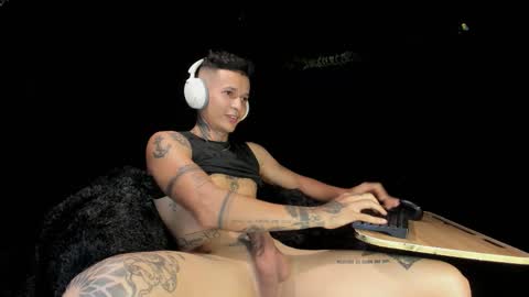 independent model online show from January 9, 8:32 pm