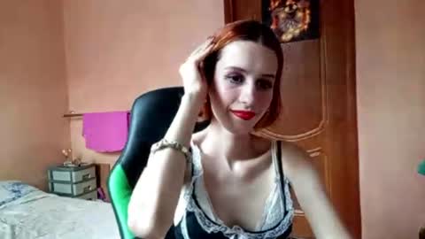 Snapshot of georgianahaeussler chatting on June 16, 3:36 pm Ellie online show from June 16, 3:36 pm
