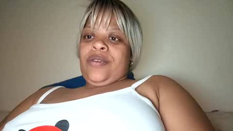 Snapshot of georgina_brownie chatting on October 17, 2:37 am georgina_brownie online show from October 17, 2:37 am