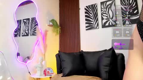 Snapshot of georgina_caruso chatting on January 28, 8:36 pm Georgina Caruso online show from January 28, 8:36 pm