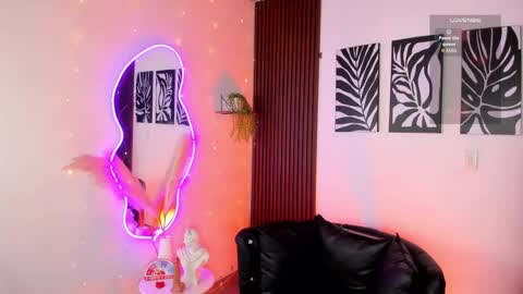 Snapshot of georgina_caruso chatting on February 12, 8:50 pm Georgina Caruso online show from February 12, 8:50 pm