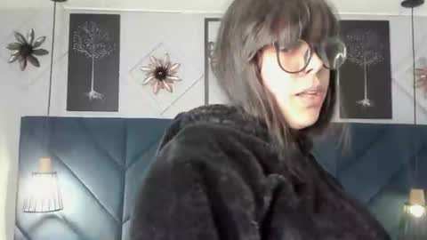 Snapshot of georgina_sensuelle chatting on June 12, 10:47 am Georgina online show from June 12, 10:47 am