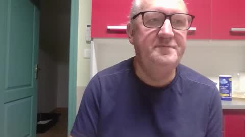 Snapshot of gerardlp131313 chatting on October 28, 8:22 pm gerardlp131313 online show from October 28, 8:22 pm