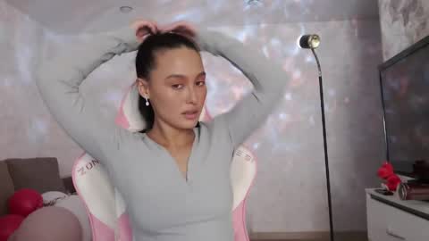 Snapshot of germiona_shine chatting on April 8, 3:28 am Germiona online show from April 8, 3:28 am