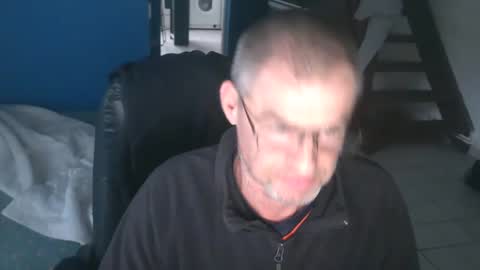 Snapshot of geronemo62 chatting on October 15, 4:51 pm geronemo62 online show from October 15, 4:51 pm