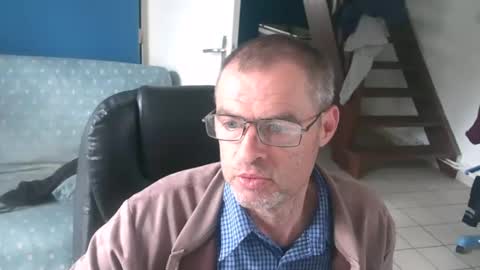 Snapshot of geronemo62 chatting on October 18, 10:38 am geronemo62 online show from October 18, 10:38 am