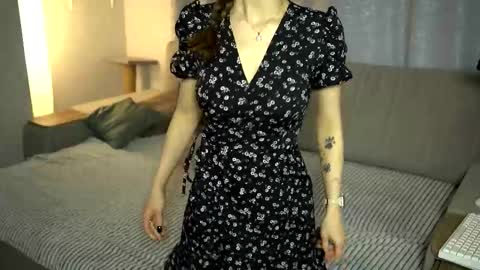 Jean and Isa couple Van online show from November 10, 8:46 am