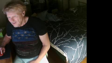 Snapshot of gethyn chatting on December 8, 7:58 am Gethyn online show from December 8, 7:58 am