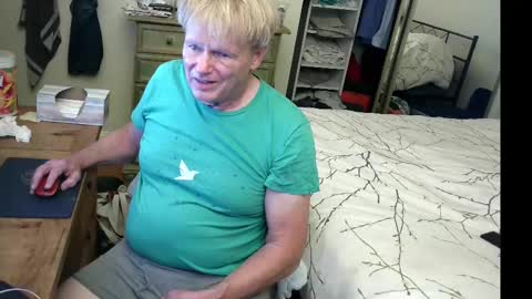 Snapshot of gethyn chatting on September 10, 9:42 am Gethyn online show from September 10, 9:42 am