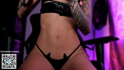 Sara online show from April 6, 7:37 pm