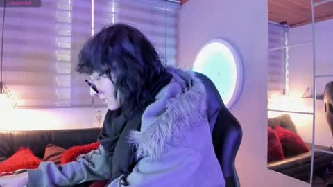 Allison  online show from March 24, 8:25 pm