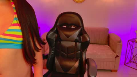 Snapshot of gia_capri chatting on June 25, 4:12 am Gia capri online show from June 25, 4:12 am