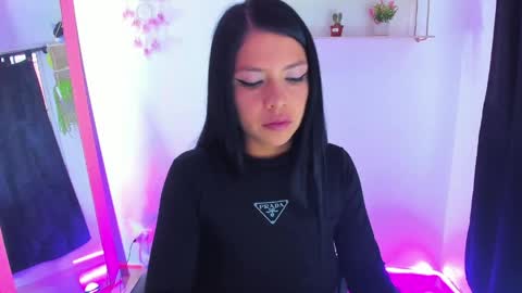 giaaaa   online show from April 5, 10:40 pm