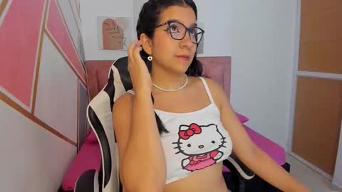 Snapshot of gia_cutee chatting on October 7, 3:14 am Gia online show from October 7, 3:14 am