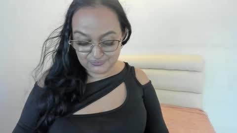 Snapshot of gia_nahomi chatting on December 5, 6:21 am nahomi online show from December 5, 6:21 am