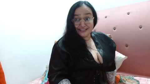 Snapshot of gia_nahomi chatting on February 23, 2:07 am nahomi online show from February 23, 2:07 am