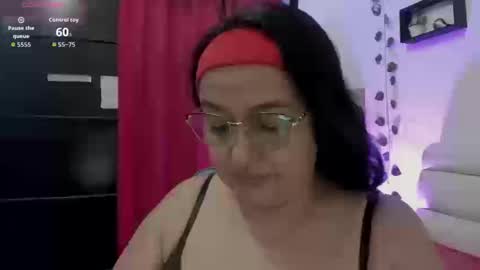 Snapshot of gia_nahomi chatting on September 27, 1:43 am nahomi online show from September 27, 1:43 am