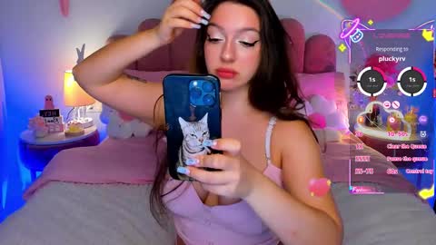 Gia online show from November 4, 1:32 pm