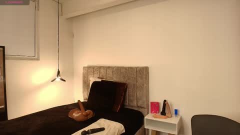 G I A  FOX online show from February 4, 8:03 pm