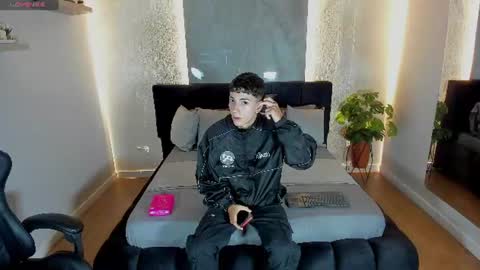 Snapshot of gian_rossii chatting on July 9, 11:14 am GIAN online show from July 9, 11:14 am