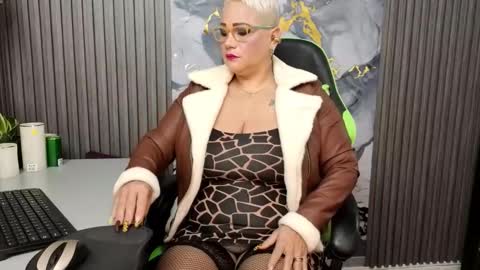   online show from February 19, 12:45 pm