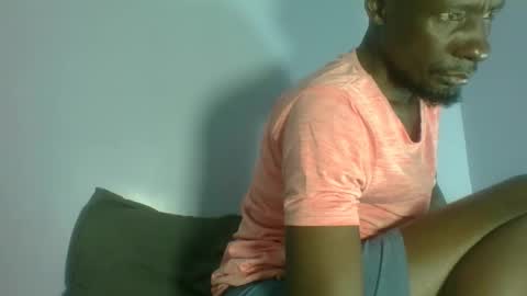 Snapshot of giant_couple chatting on April 28, 2:21 am giant_couple online show from April 28, 2:21 am