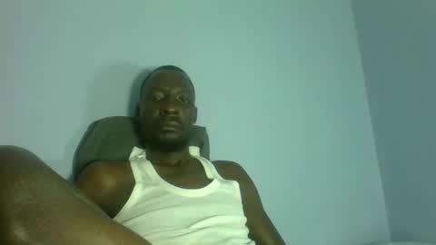 Snapshot of giant_couple chatting on April 29, 2:48 am giant_couple online show from April 29, 2:48 am