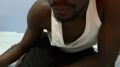 Snapshot of giant_couple chatting on June 10, 2:12 am giant_couple online show from June 10, 2:12 am