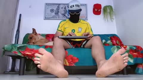 Snapshot of giant_feet chatting on May 10, 6:13 pm BOSS online show from May 10, 6:13 pm