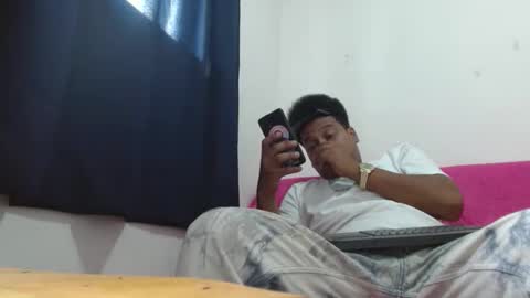 Snapshot of giant_feet chatting on May 19, 6:47 pm BOSS online show from May 19, 6:47 pm
